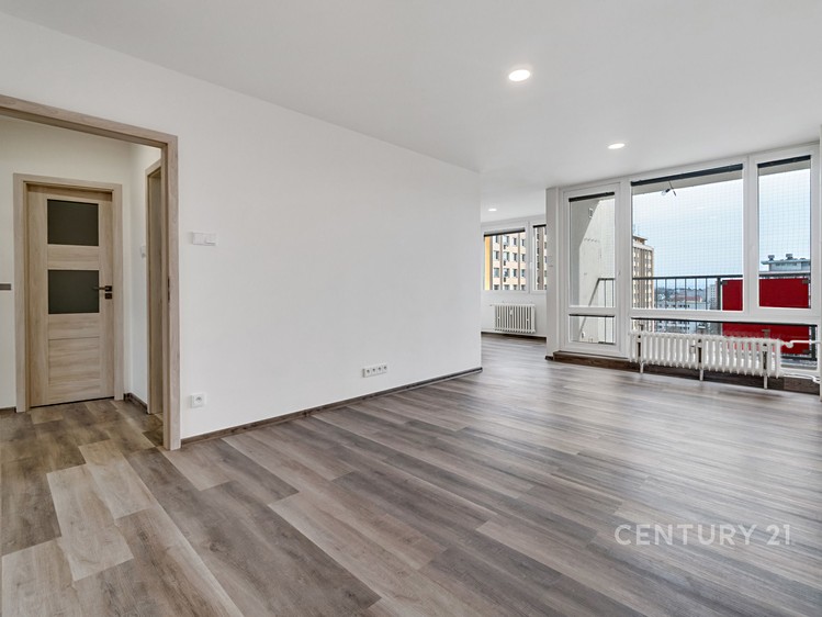 Pronájem bytu 3+1 68 m² - foto 3