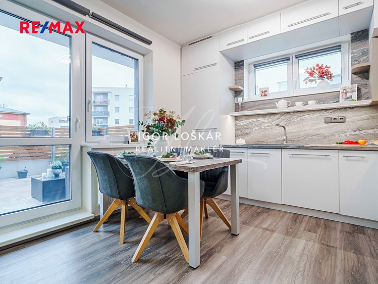 Pronájem bytu 2+kk 49 m² - foto 1