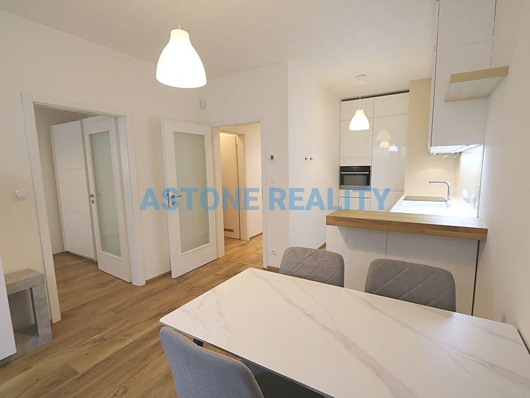 Pronájem bytu 2+kk 51 m² - foto 2