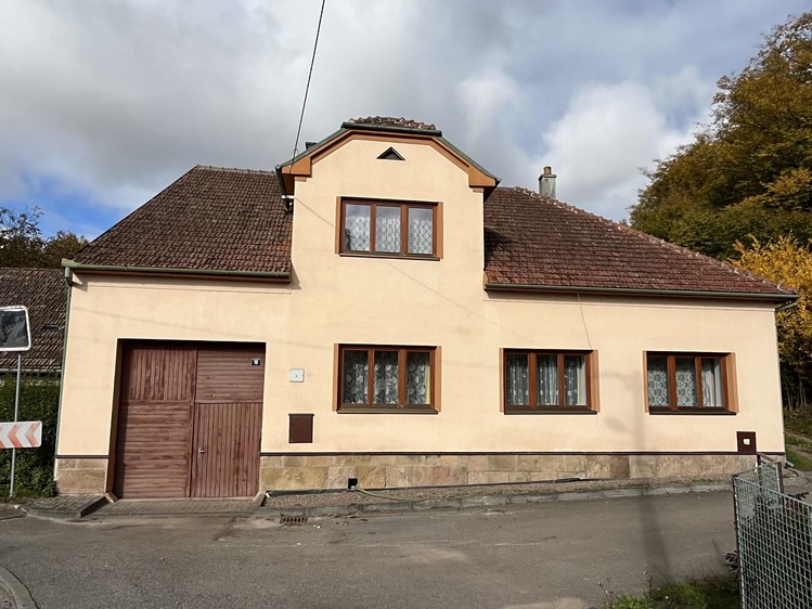 Prodej rodinného domu 200 m², pozemek 2 377 m² - foto 1