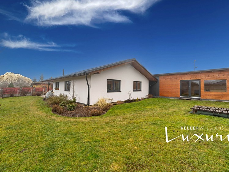 Prodej rodinného domu 115 m², pozemek 703 m² - foto 2
