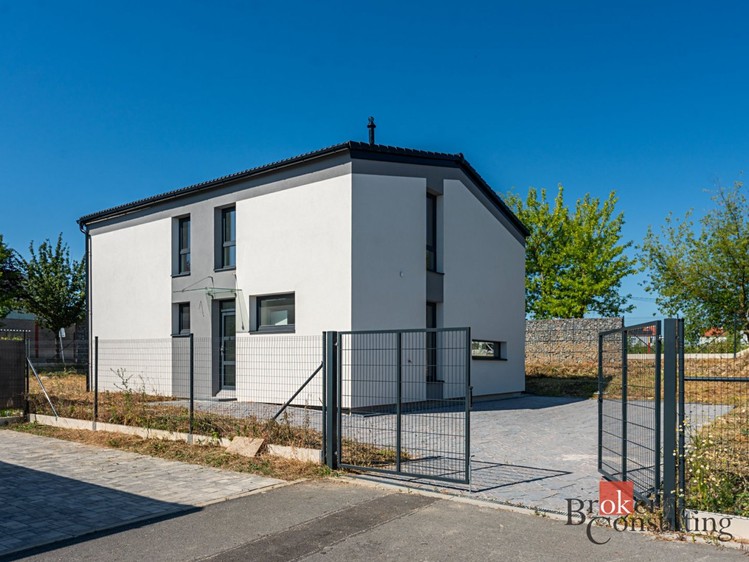Prodej rodinného domu 153 m², pozemek 572 m² - foto 1