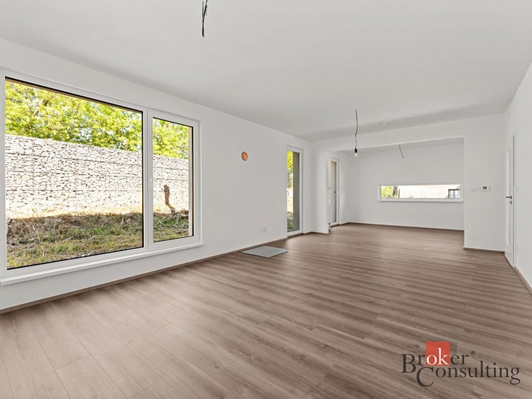 Prodej rodinného domu 153 m², pozemek 572 m² - foto 2