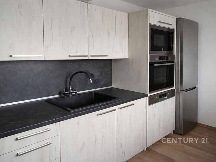 Prodej rodinného domu 272 m², pozemek 959 m² - foto 2