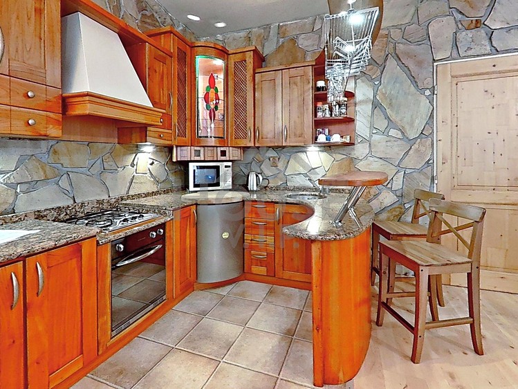 Prodej vícegeneračního domu 239 m², pozemek 414 m² - foto 2