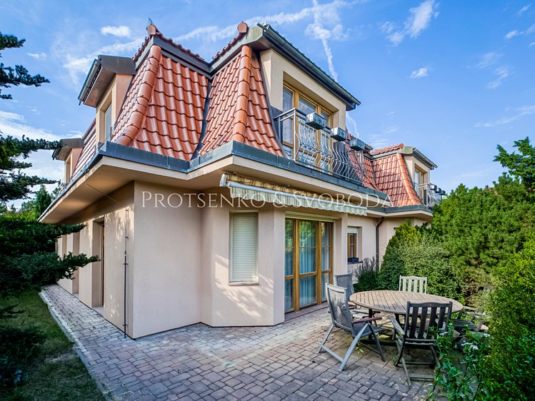Prodej rodinného domu 427 m², pozemek 2 325 m² - foto 1
