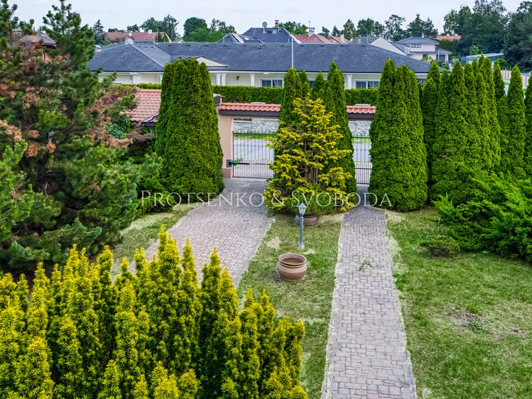 Prodej rodinného domu 427 m², pozemek 2 325 m² - foto 5