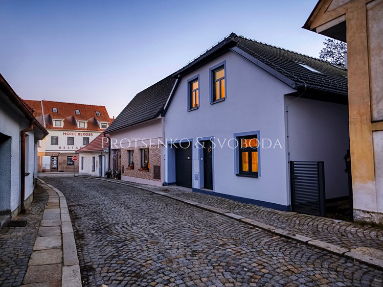 Prodej rodinného domu 210 m², pozemek 320 m² - foto 1
