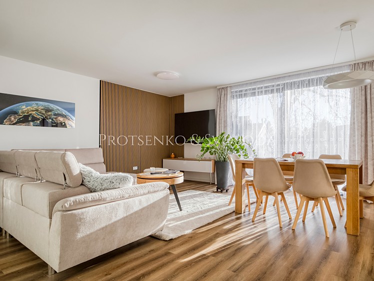 Prodej rodinného domu 210 m², pozemek 320 m² - foto 2