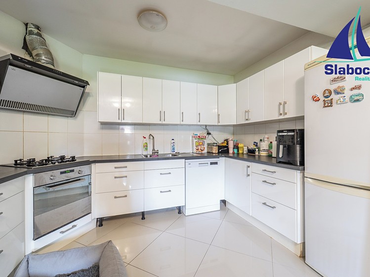 Prodej  rodinného domu 220 m², pozemek 584 m² - foto 4
