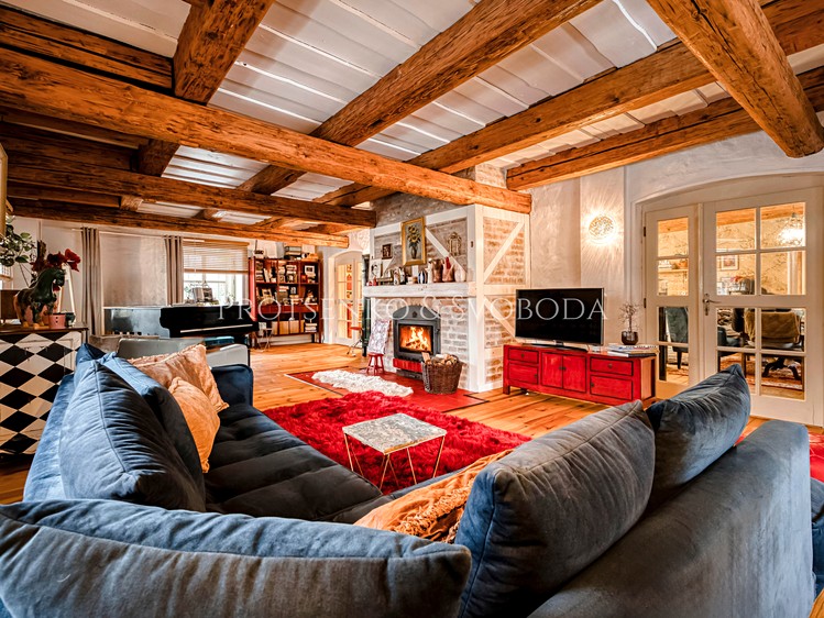 Prodej rodinného domu 351 m², pozemek 1 463 m² - foto 2