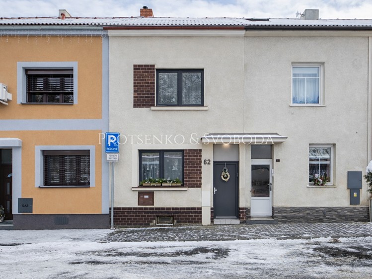 Prodej rodinného domu 186 m², pozemek 205 m² - foto 1