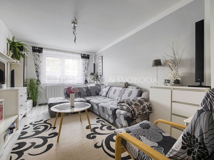 Prodej rodinného domu 186 m², pozemek 205 m² - foto 2