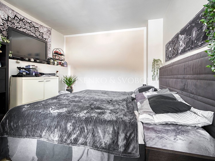 Prodej rodinného domu 186 m², pozemek 205 m² - foto 7