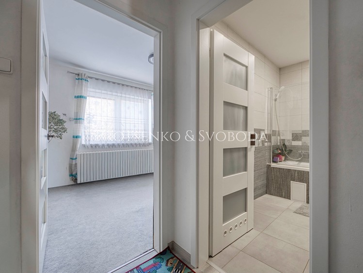 Prodej rodinného domu 186 m², pozemek 205 m² - foto 8