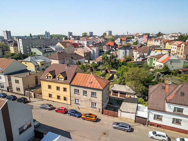 Prodej rodinného domu 198 m², pozemek 831 m² - foto 1