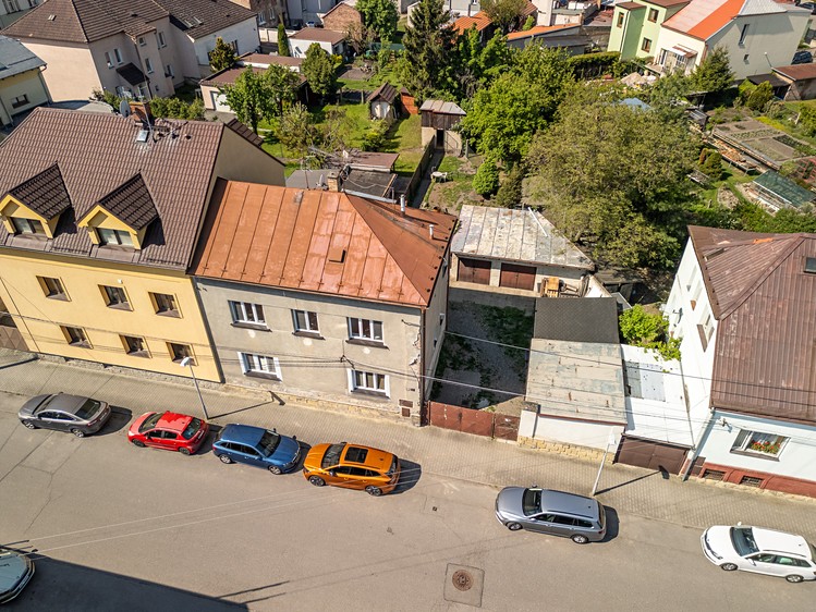 Prodej rodinného domu 198 m², pozemek 831 m² - foto 2