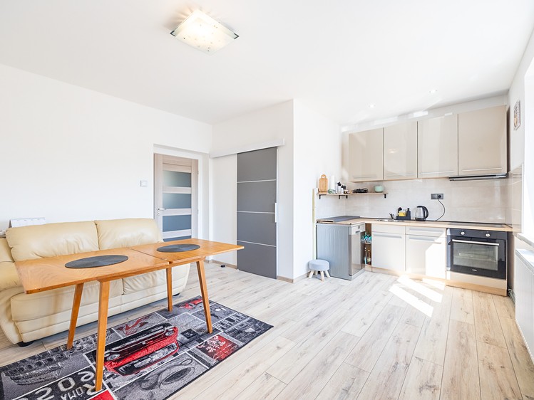 Prodej rodinného domu 198 m², pozemek 831 m² - foto 6