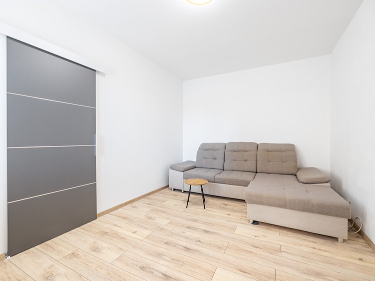Prodej rodinného domu 198 m², pozemek 831 m² - foto 8