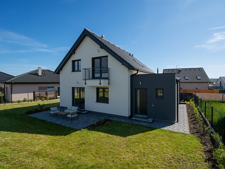 Prodej rodinného domu 135 m², pozemek 629 m² - foto 2