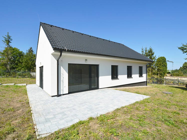 Prodej rodinného domu 92 m², pozemek 841 m² - foto 1