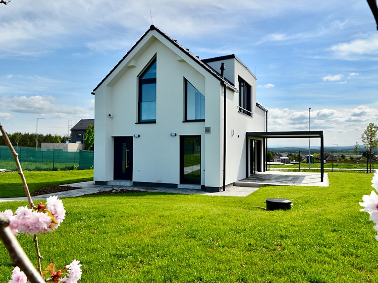 Prodej rodinného domu 95 m², pozemek 949 m² - foto 1
