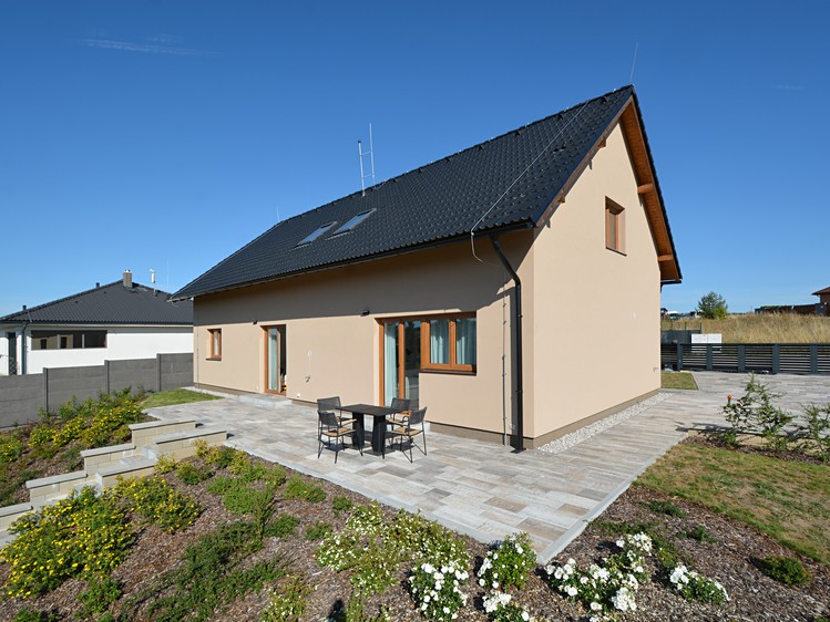 Prodej rodinného domu 207 m², pozemek 1 001 m² - foto 2
