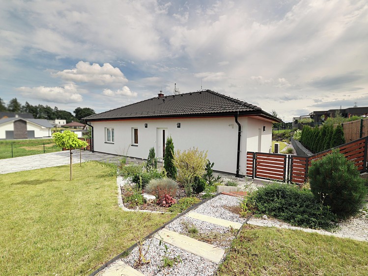 Prodej rodinného domu 99 m², pozemek 860 m² - foto 1