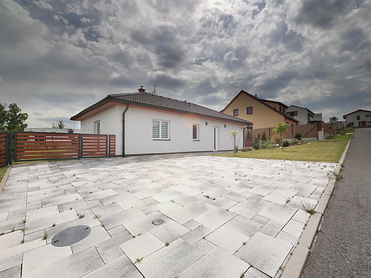 Prodej rodinného domu 99 m², pozemek 860 m² - foto 2