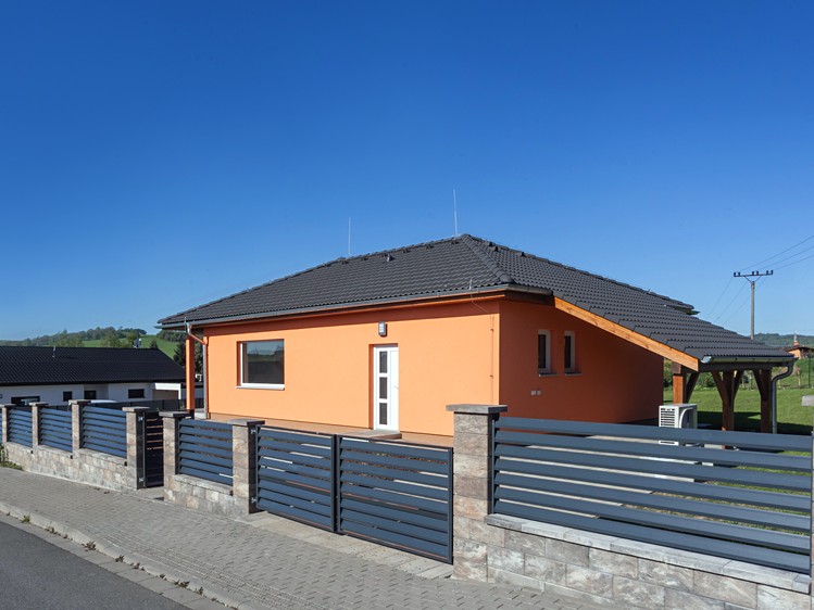 Prodej rodinného domu 113 m², pozemek 1 570 m² - foto 2