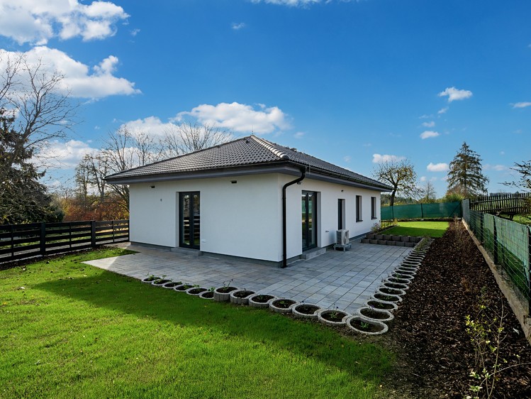 Prodej rodinného domu 106 m², pozemek 669 m² - foto 1