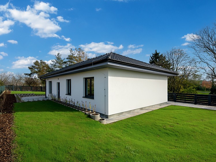Prodej rodinného domu 106 m², pozemek 669 m² - foto 3