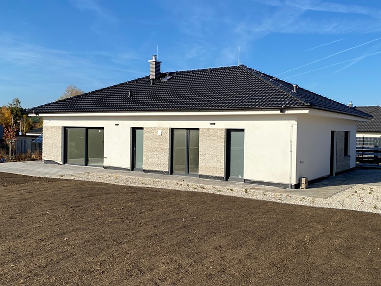 Prodej rodinného domu 124 m², pozemek 1 110 m² - foto 1