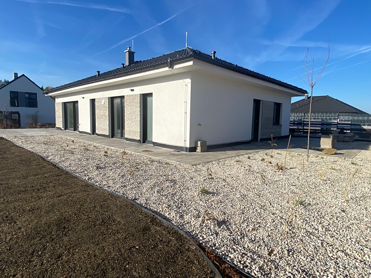 Prodej rodinného domu 124 m², pozemek 1 110 m² - foto 2
