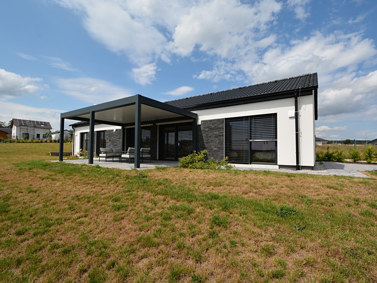 Prodej rodinného domu 113 m², pozemek 1 176 m² - foto 2