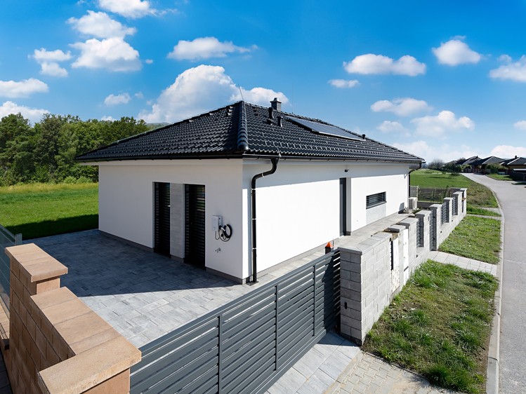 Prodej rodinného domu 102 m², pozemek 621 m² - foto 2