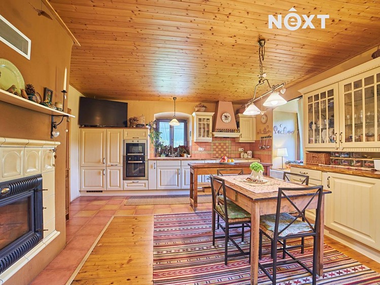 Prodej rodinného domu 255 m², pozemek 14 881 m² - foto 2