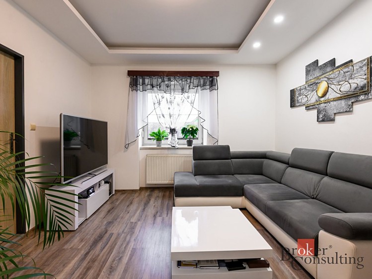 Prodej rodinného domu 250 m², pozemek 437 m² - foto 3