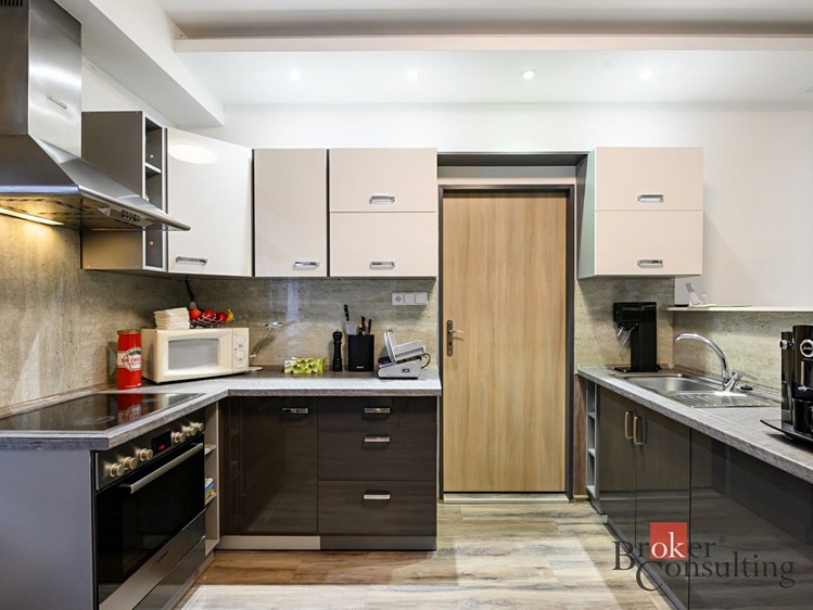 Prodej rodinného domu 250 m², pozemek 437 m² - foto 5