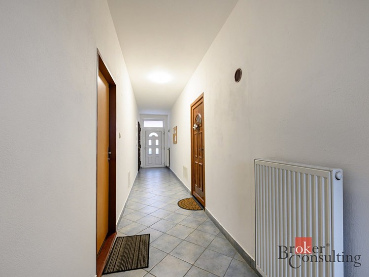 Prodej rodinného domu 250 m², pozemek 437 m² - foto 8