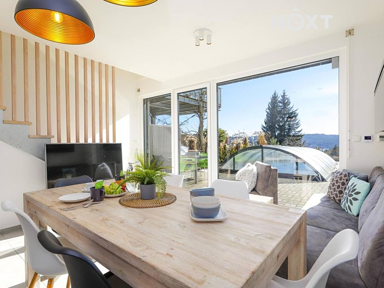 Prodej rodinného domu 247 m², pozemek 1 628 m² - foto 1