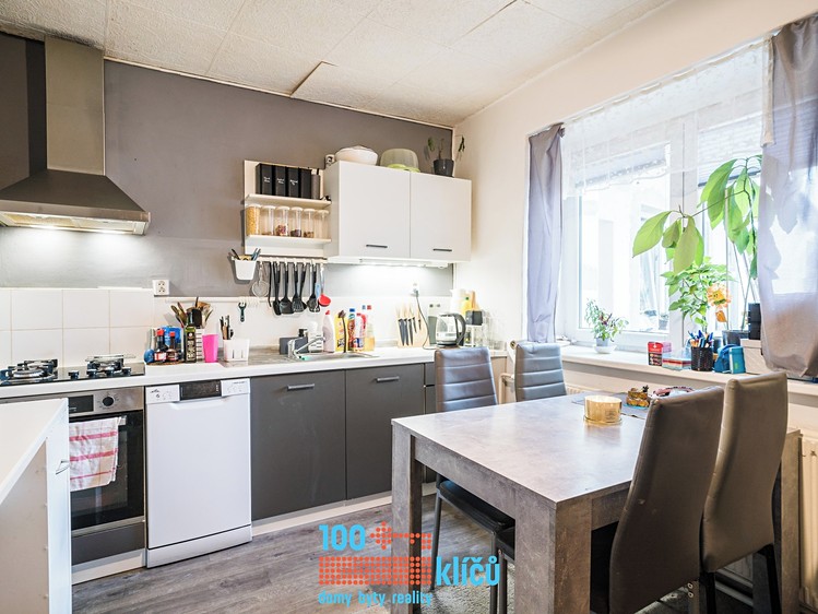 Prodej rodinného domu 329 m², pozemek 329 m² - foto 1