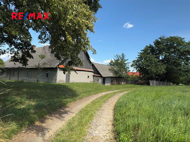 Prodej rodinného domu 230 m², pozemek 2 014 m² - foto 2