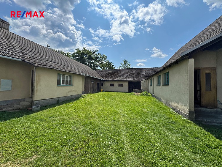 Prodej rodinného domu 230 m², pozemek 2 014 m² - foto 4