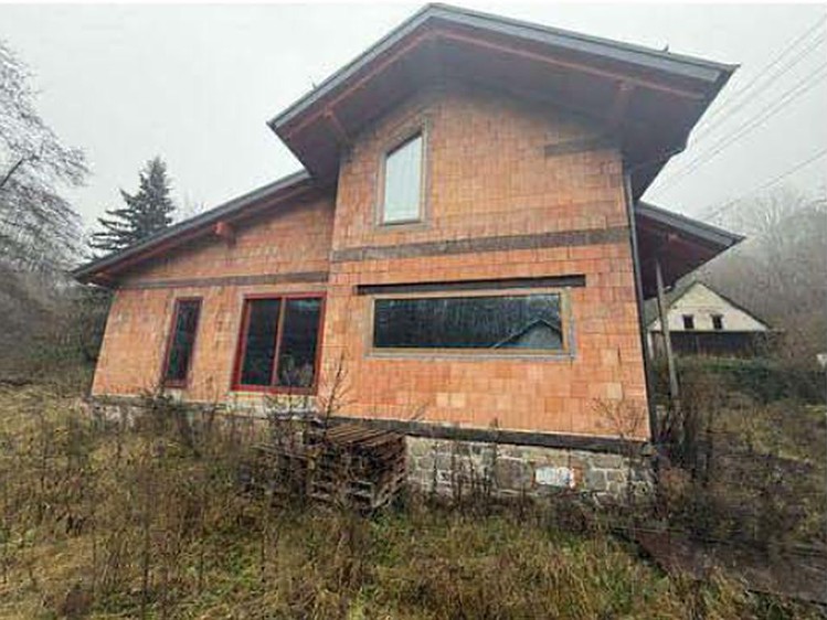 Dražba rodinného domu 216 m², pozemek 1 112 m² - foto 1