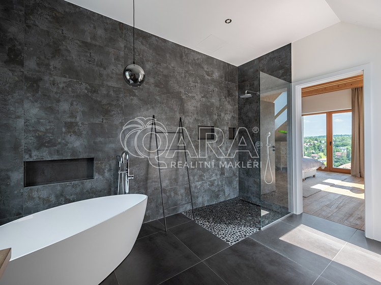 Prodej  rodinného domu 219 m², pozemek 1 176 m² - foto 5
