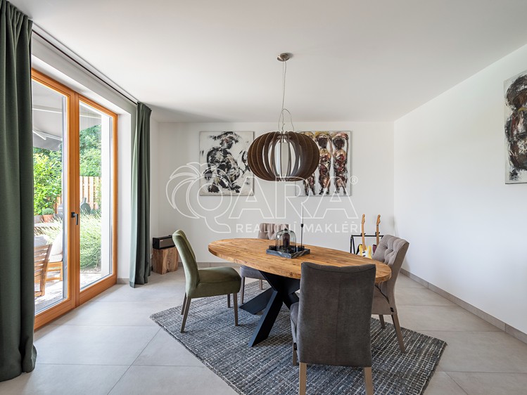 Prodej  rodinného domu 219 m², pozemek 1 176 m² - foto 7