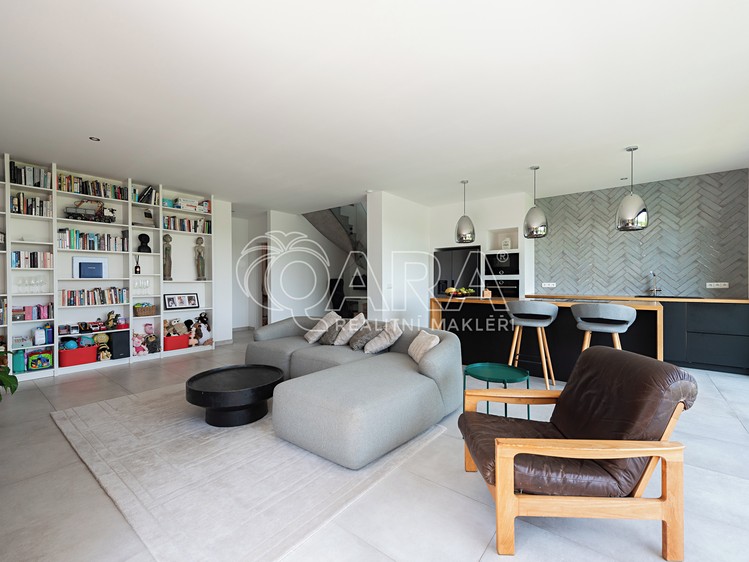 Prodej  rodinného domu 219 m², pozemek 1 176 m² - foto 8