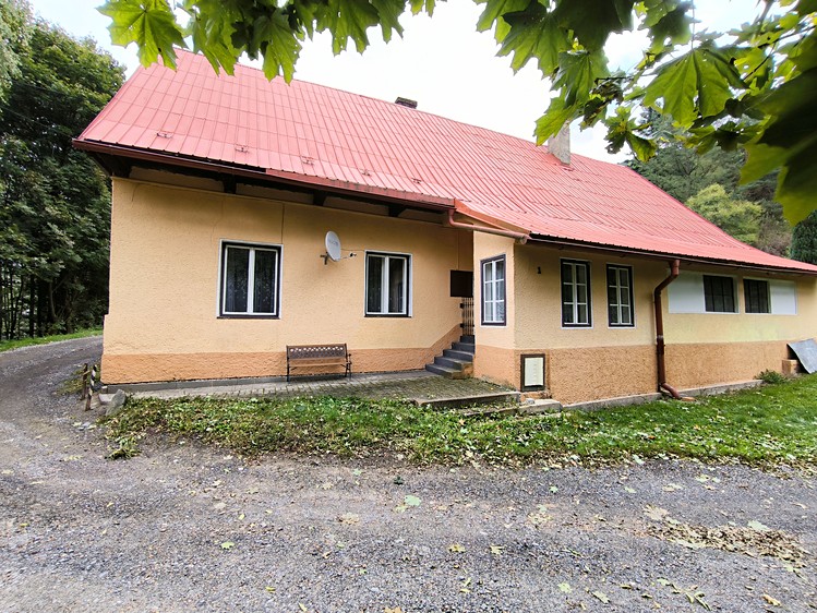 Prodej rodinného domu 219 m², pozemek 1 523 m² - foto 1