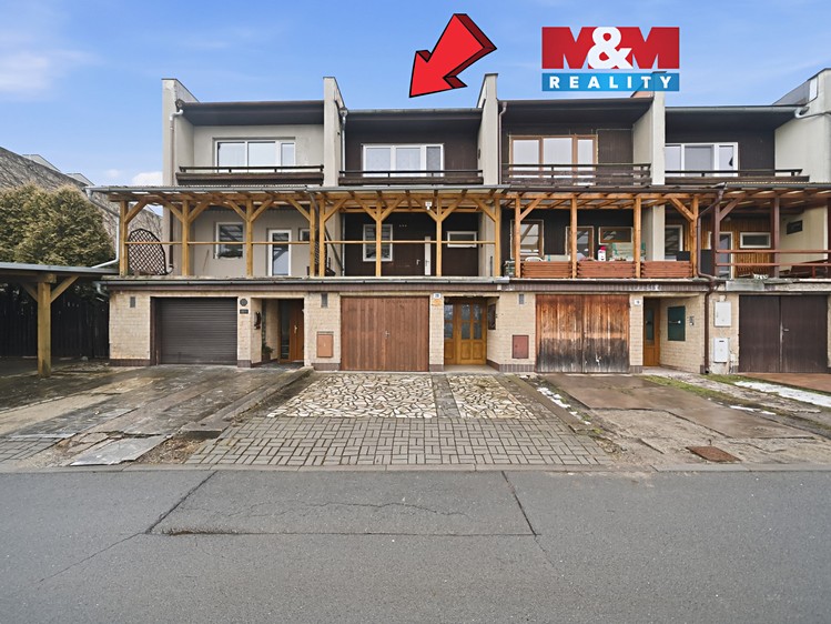 Prodej rodinného domu 243 m², pozemek 366 m² - foto 1